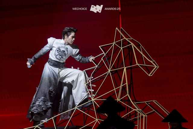 Tái hiện siêu phẩm khuynh đảo quốc tế: Đức Phúc khiến dân tình “nổi da gà” vì đầu tư tới từng chi tiết- Ảnh 8.