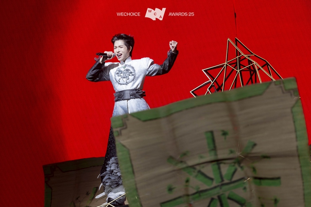 Tái hiện siêu phẩm khuynh đảo quốc tế: Đức Phúc khiến dân tình “nổi da gà” vì đầu tư tới từng chi tiết- Ảnh 9.