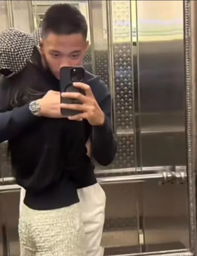 Nữ ca sĩ đình đám lộ ảnh riêng tư với bạn trai, nguy cơ bị tẩy chay- Ảnh 1.