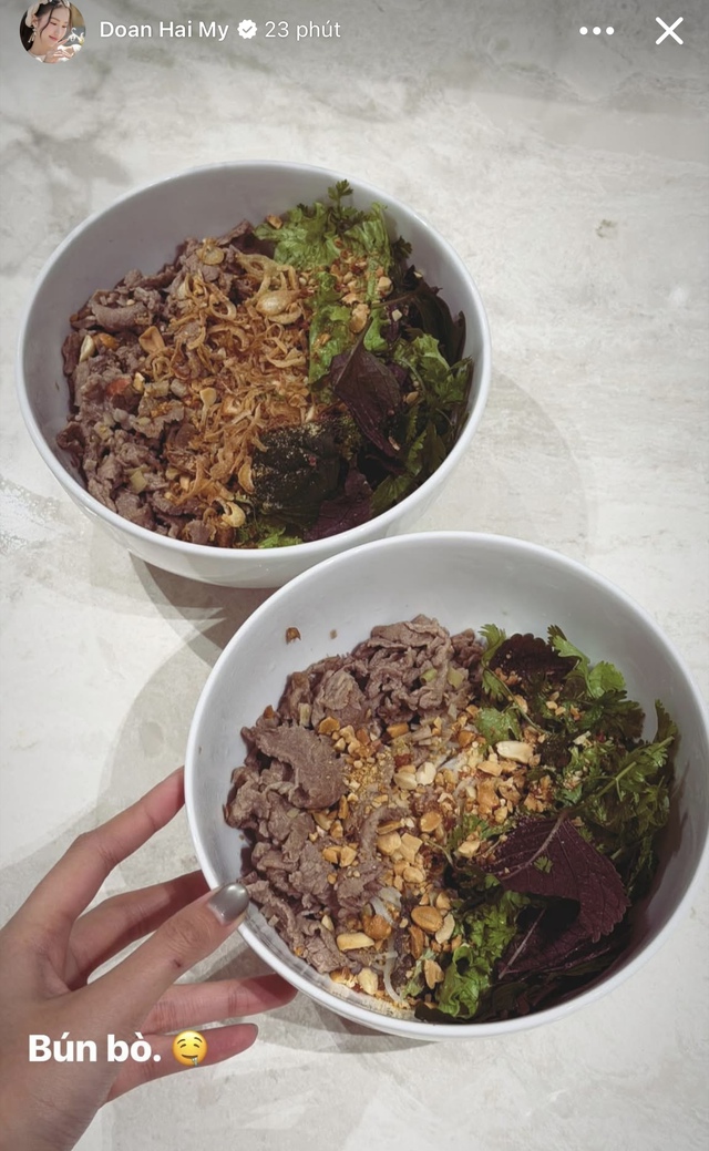 Hoà Minzy đón tết muộn cùng Doãn Hải My - Văn Hậu tại khu biệt thự sang chảnh, đốt pháo hoa tưng bừng- Ảnh 2.