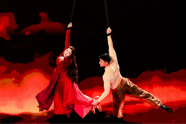 Người đàn ông được tìm kiếm nhiều nhất trong fan concert Hòa Minzy- Ảnh 2. Người đàn ông được tìm kiếm nhiều nhất trong fan concert Hòa Minzy- Ảnh 2.