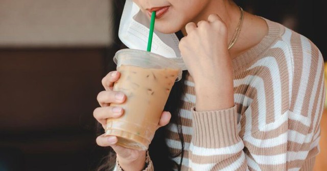 26 tuổi đã phải lọc máu cấp cứu: Bác sĩ cảnh báo 5 kiểu sống đang âm thầm hủy hoại thận của giới trẻ - Ảnh 1.