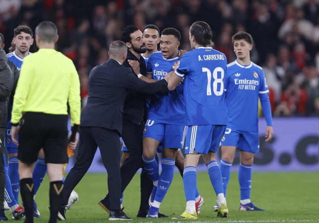 Toàn cảnh vụ Vinicius bị phân biệt chủng tộc, Real Madrid có động thái “gắt” gửi thẳng UEFA- Ảnh 2.