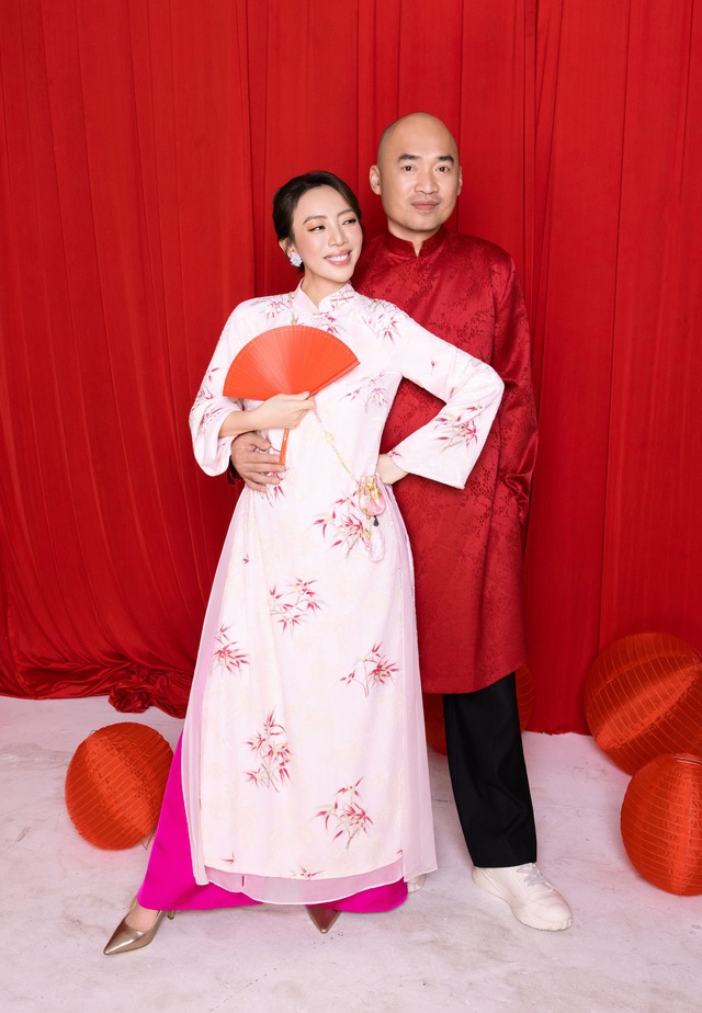 Thu Trang - Tiến Luật công khai cặp song sinh dịp năm mới?- Ảnh 4. Thu Trang - Tiến Luật công khai cặp song sinh dịp năm mới?- Ảnh 4.