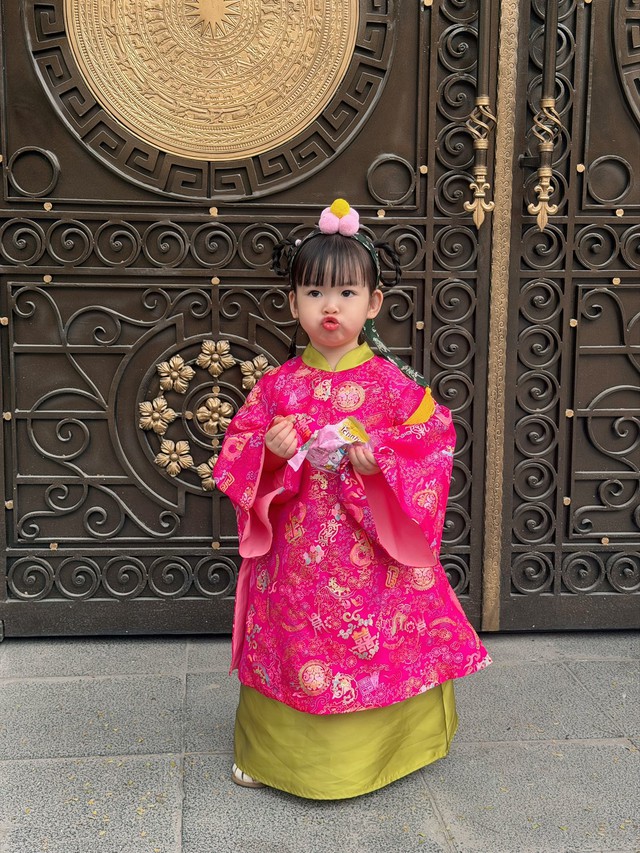 Ái nữ Đỗ Mỹ Linh đúng chất tiểu thư "sinh ra ở vạch đích", check-in đáng yêu trước biệt thự trăm tỷ nhà bầu Hiển - Ảnh 1.