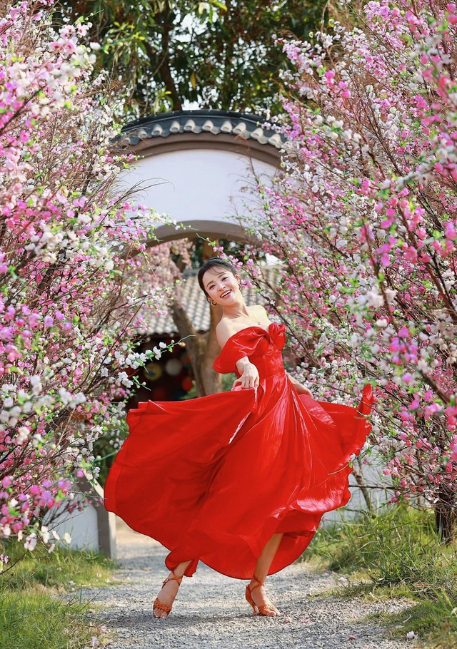 Ngắm nhan sắc rạng rỡ của kiện tướng Đặng Thu Hương - bạn nhảy cùng Phan Hiển giành 3 HCV SEA Games- Ảnh 2.