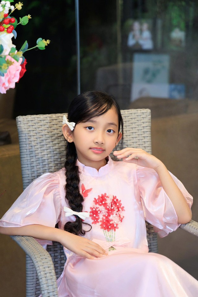 Hóa ra “mợ chảnh” nhà Khánh Thi Phan Hiển lại hiểu chuyện nhất nhà, sinh non bé xíu, 8 tuổi khí chất tiểu thư - Ảnh 6.