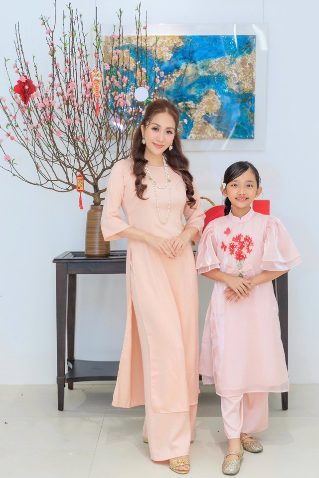 Hóa ra “mợ chảnh” nhà Khánh Thi Phan Hiển lại hiểu chuyện nhất nhà, sinh non bé xíu, 8 tuổi khí chất tiểu thư - Ảnh 7.