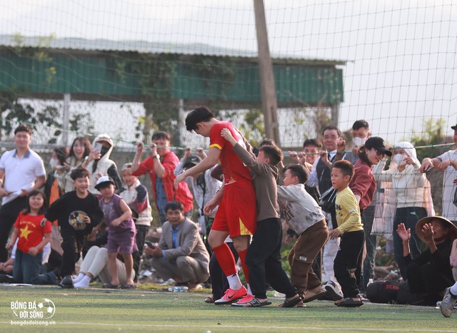 Đình Bắc: Ngôi sao chọn lấm lem bùn đất để được quê hương ôm trọn vào lòng- Ảnh 2.