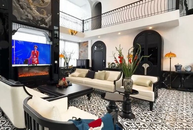 Nữ NSND trẻ nhất Việt Nam đón Tết rực rỡ trong biệt phủ 8000m²- Ảnh 8.