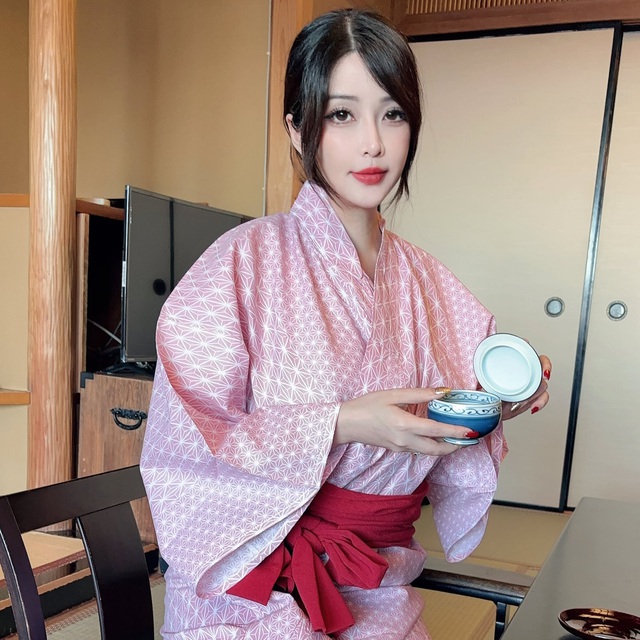 Nữ cosplayer người Việt tung ảnh đón tết, kín đáo nhưng đầy gợi cảm- Ảnh 4.