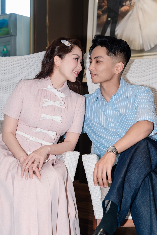 Khánh Thi: "Chứng kiến họ làm những động tác đó hằng ngày nên không còn cảm giác ghen nữa"- Ảnh 1. Khánh Thi: "Chứng kiến họ làm những động tác đó hằng ngày nên không còn cảm giác ghen nữa"- Ảnh 1.