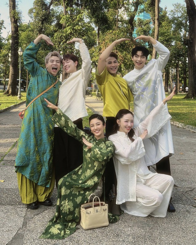 Đường đua áo bà ba sau mùa Tết tưng bừng của mỹ nhân Việt: Số 1 sắp thành dâu miền Tây luôn rồi!- Ảnh 10. Đường đua áo bà ba sau mùa Tết tưng bừng của mỹ nhân Việt: Số 1 sắp thành dâu miền Tây luôn rồi!- Ảnh 10.