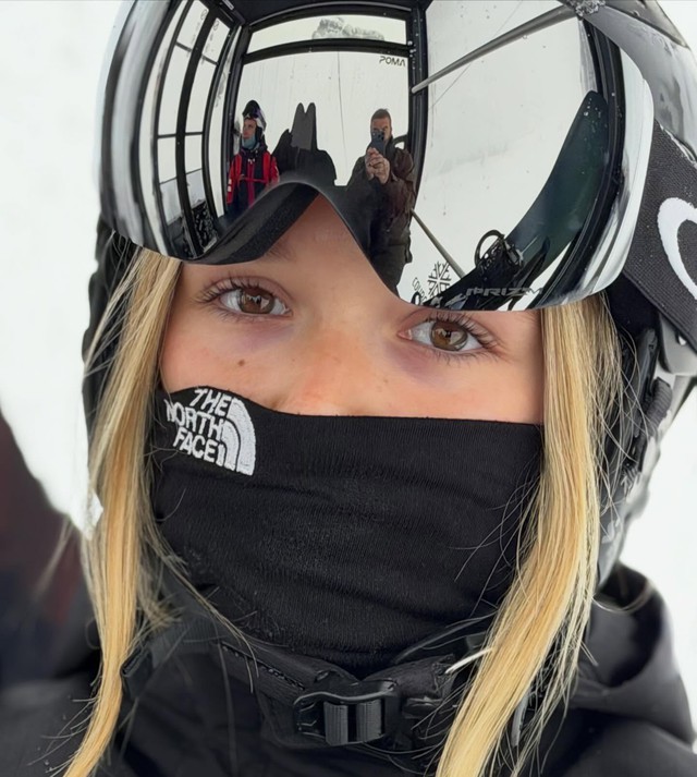 Không còn gây tranh cãi vì ôm hôn con gái, David Beckham đưa Harper đi du lịch vẫn viral, mặt mộc tiểu thư gây sốt - Ảnh 4.