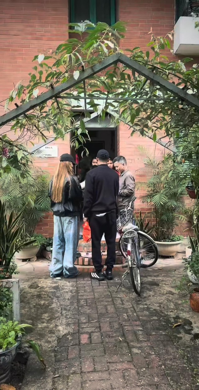 Lần đầu đón Tết Việt, Đỗ Hoàng Hên gây bất ngờ với hành động đẹp - Ảnh 4.