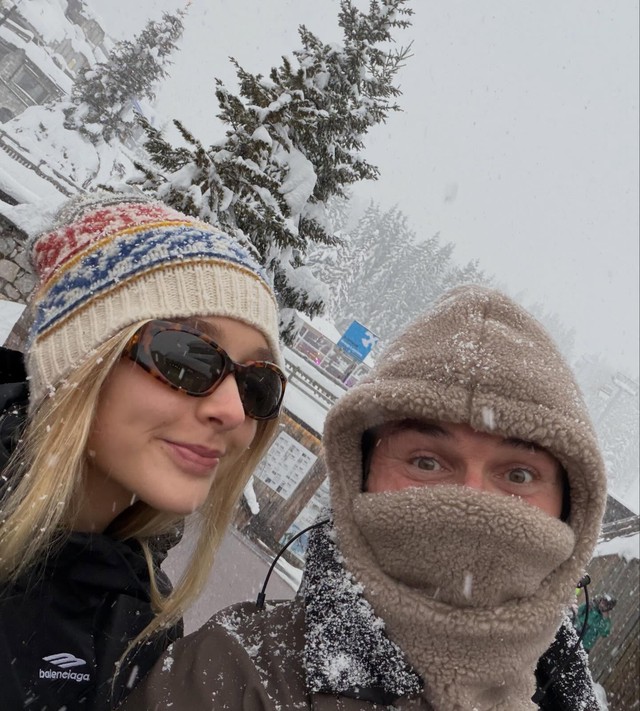 Không còn gây tranh cãi vì ôm hôn con gái, David Beckham đưa Harper đi du lịch vẫn viral, mặt mộc tiểu thư gây sốt - Ảnh 2.