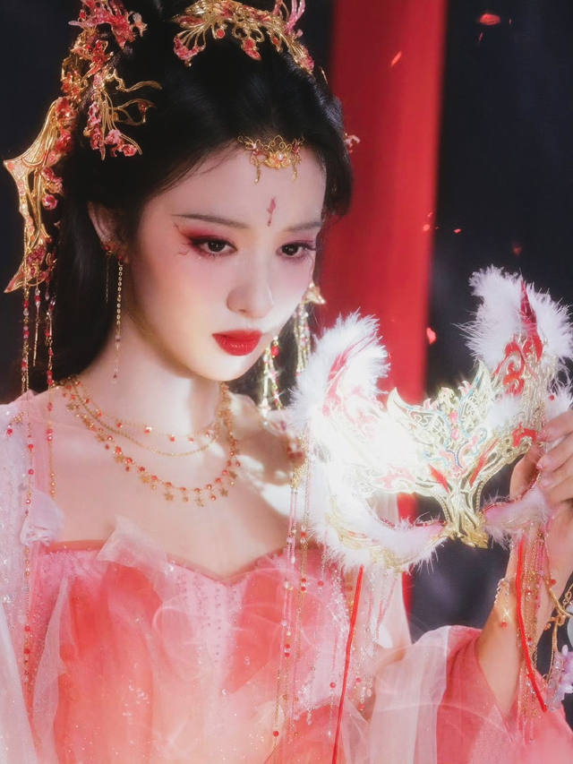 Nữ diễn viên vạn người ghét lội ngược dòng ngoạn mục, được 650.000 người nhớ mặt chỉ sau 1 đêm - Ảnh 4. Nữ diễn viên vạn người ghét lội ngược dòng ngoạn mục, được 650.000 người nhớ mặt chỉ sau 1 đêm - Ảnh 4.