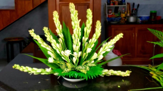 Hoa cúng vía thần tài - Ảnh 3.