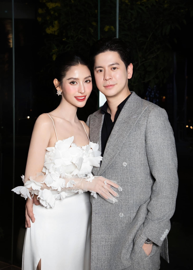 Tình cũ Trấn Thành U40 nhưng nhan sắc vẫn quá đỉnh, nhìn sang ông xã Việt kiều còn bất ngờ hơn- Ảnh 4. Tình cũ Trấn Thành U40 nhưng nhan sắc vẫn quá đỉnh, nhìn sang ông xã Việt kiều còn bất ngờ hơn- Ảnh 4.