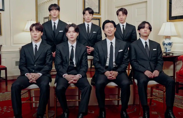 7 chàng trai là ngoại lệ của Bộ Văn hóa khiến 100.000 người tranh giành mua vé, cảnh sát chuẩn bị phong tỏa quảng trường  - Ảnh 4.