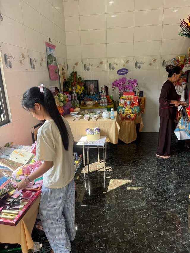 Em ruột chia sẻ ngay giỗ đầu NS Quý Bình: "Ai làm sai với anh và gia đình mình họ đang phải trả giá rồi"- Ảnh 1.