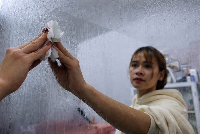 6 mẹo "sống còn" khi trời nồm ẩm để giữ cho ngôi nhà luôn khô ráo, trong lành - Ảnh 2.