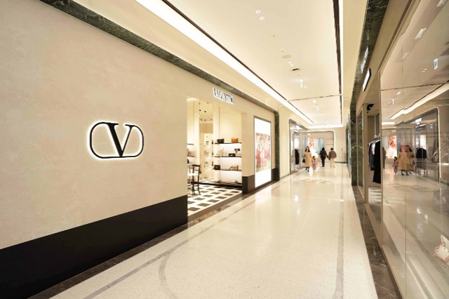 Người Hàn vung tiền mua đồ hiệu có "khét" như trong Nghệ thuật lừa dối của Sarah? - Ảnh 3.