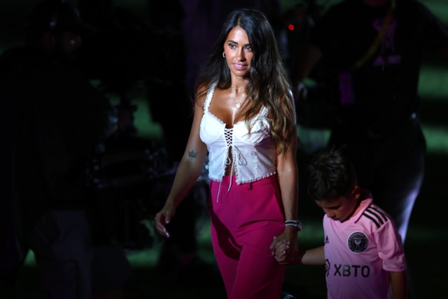 Học lỏm bí quyết "độ" dáng của vợ Messi: Sao mà 36 tuổi vẫn giữ vóc dáng vạn người mê  - Ảnh 3.