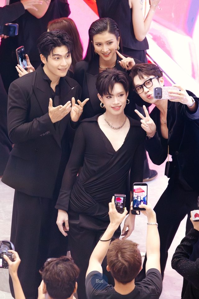 Lần đầu Kim Tuyến và Đồng Ánh Quỳnh công khai, trung tâm thương mại như vỡ trận- Ảnh 8.