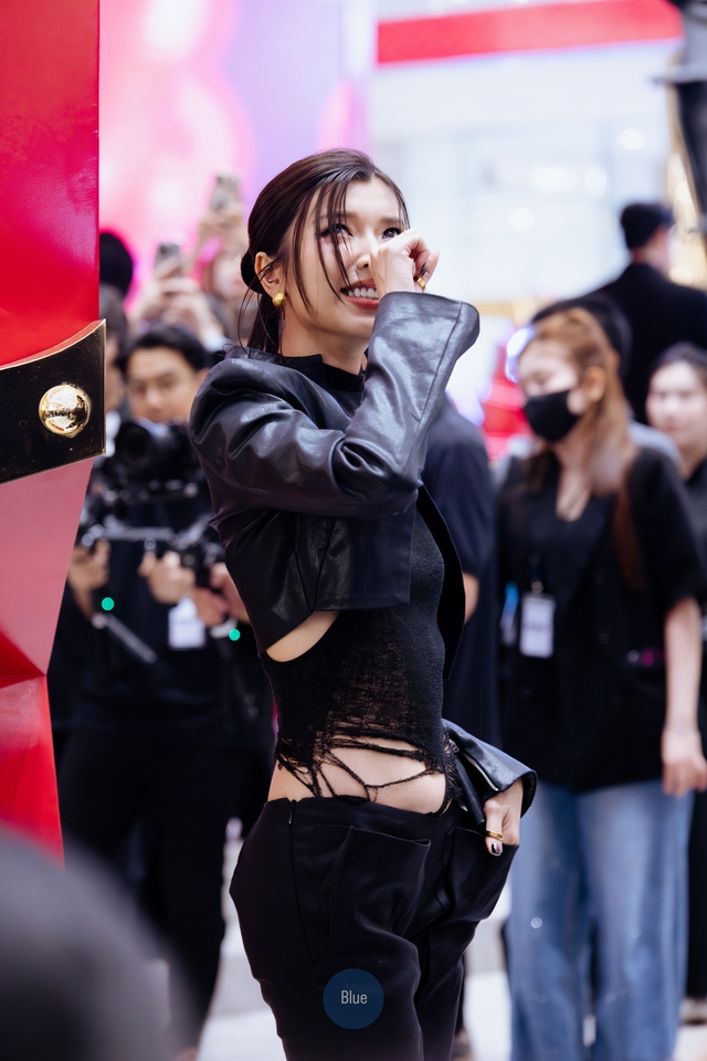 Lần đầu Kim Tuyến và Đồng Ánh Quỳnh công khai, trung tâm thương mại như vỡ trận- Ảnh 4.