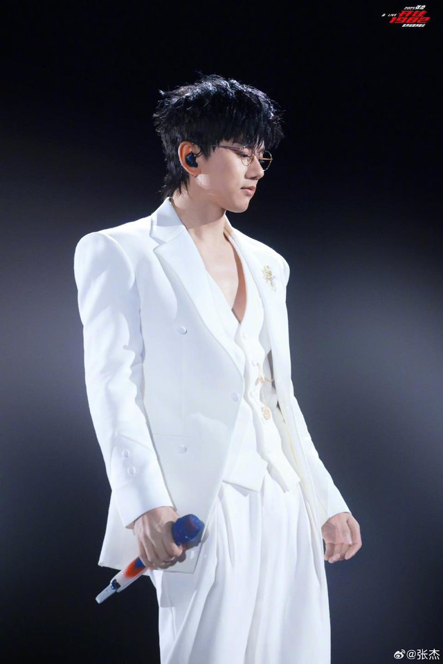 Nam ca sĩ tặng fan đến xem 6 chỉ vàng - Ảnh 5.