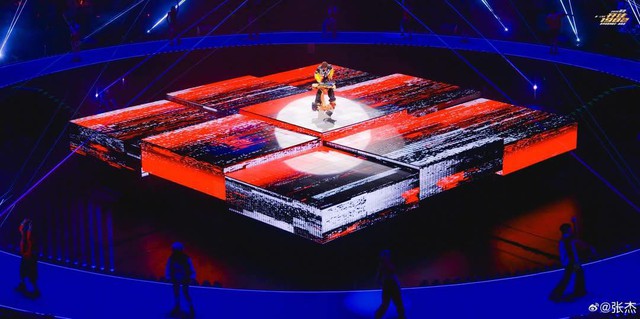 Nam ca sĩ tặng fan đến xem 6 chỉ vàng - Ảnh 2.