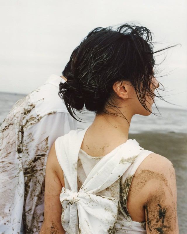 Hot nhất ngày: Ca sĩ 9X kết hôn tung ảnh cưới lạ đời mặt lấm lem bùn, sao nam số 1 showbiz vội chúc mừng - Ảnh 7.