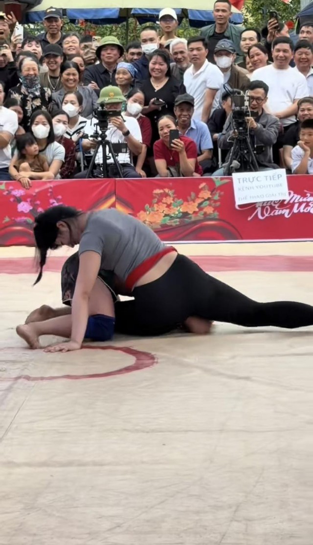 Bóng hồng sới vật Anh Thơ lại trở thành "hot search", cận cảnh khoảnh khắc thi đấu gây "bão mạng" - Ảnh 6.