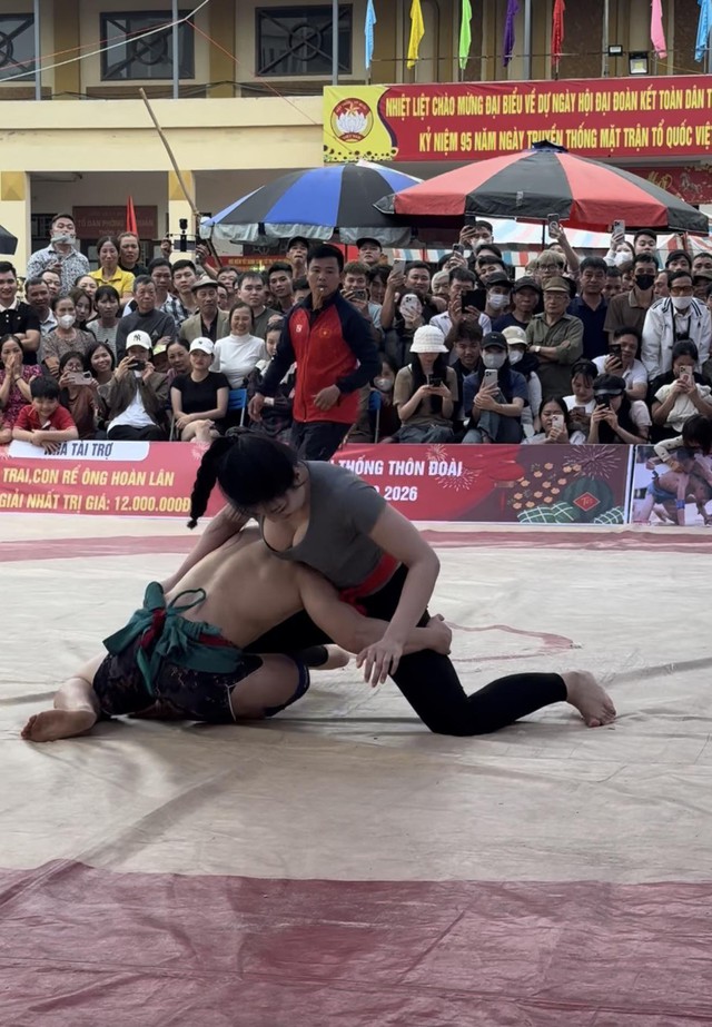 Bóng hồng sới vật Anh Thơ lại trở thành "hot search", cận cảnh khoảnh khắc thi đấu gây "bão mạng" - Ảnh 4.