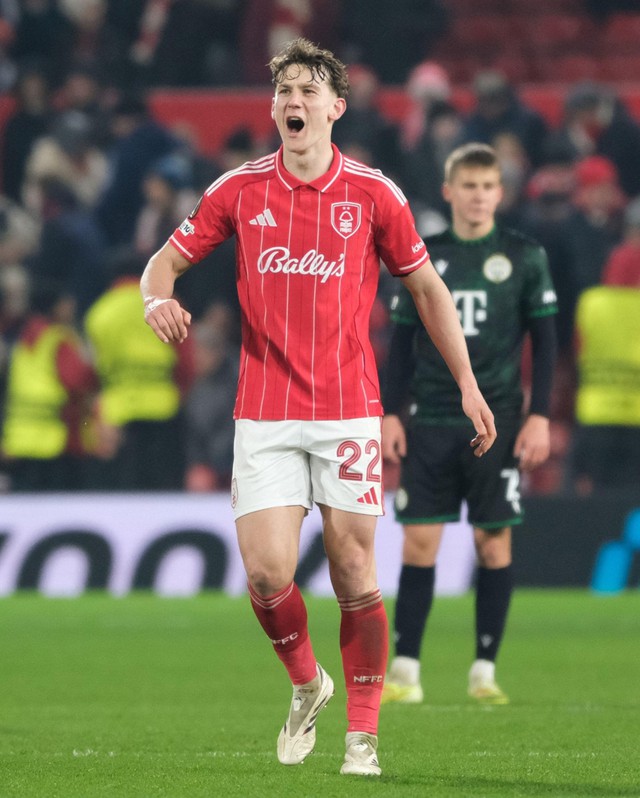 Cầu thủ bóng đá chi 35 triệu/tuần thuê người "dạy bảo" chú chó cưng hung hăng chỉ trực lao vào cắn người - Ảnh 3.