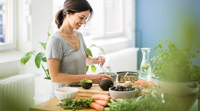 Phụ nữ trên 40 tuổi: 10 lý do nên thử chế độ ăn Địa Trung Hải nếu muốn già đi chậm hơn - Ảnh 3.