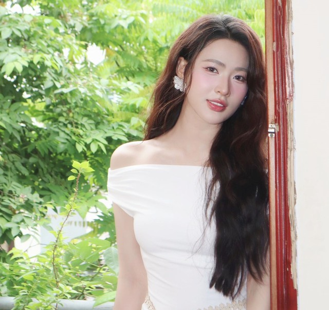 Cả MXH đang bị 1 mỹ nhân tra tấn thính giác: Cứ cất giọng là netizen đòi tắt TV, đích thị em gái "chị Google"- Ảnh 3.