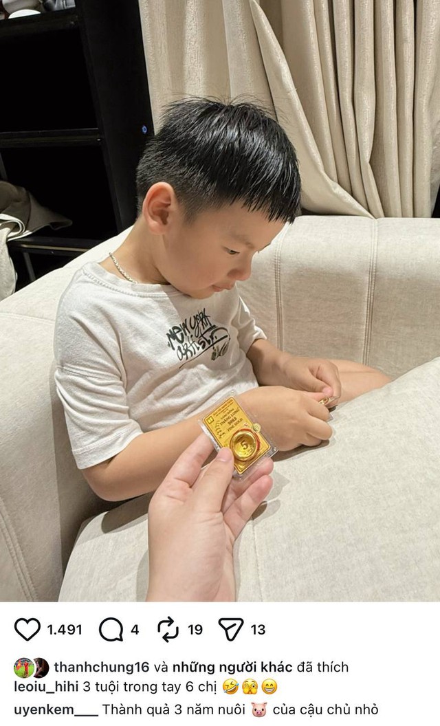 Vợ Thành Chung sắm 6 chỉ vàng cho con trai ngày vía Thần Tài, mới 3 tuổi bé Leo đã có của để dành - Ảnh 1.