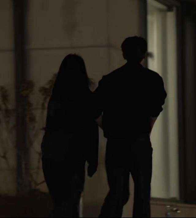 Soobin hẹn hò gái xinh 10X ở rạp phim, dùng chung ống hút với nhau - Ảnh 1.