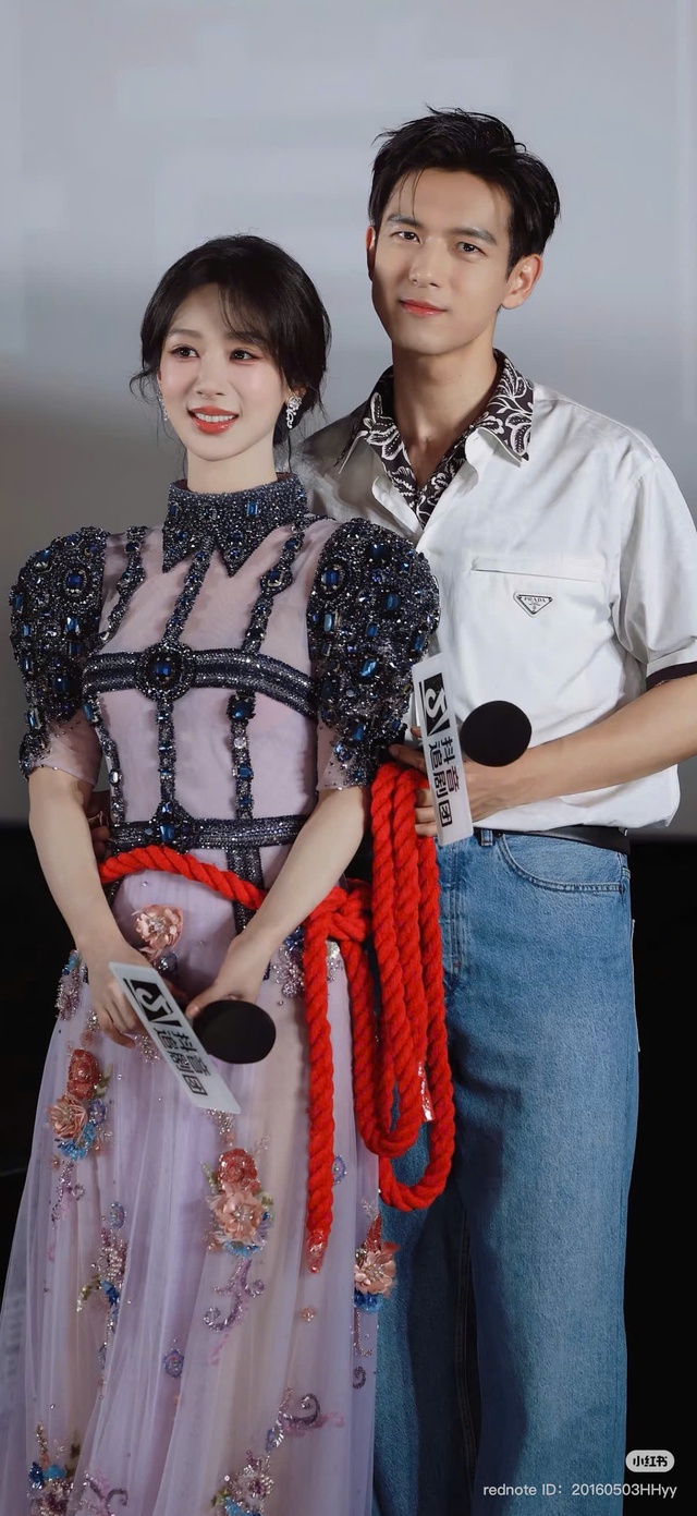 Bạn trai tin đồn kém 4 tuổi "đá" Lưu Diệc Phi để chạy theo "mỹ nhân 9X mặt búng ra silicon"?- Ảnh 1.