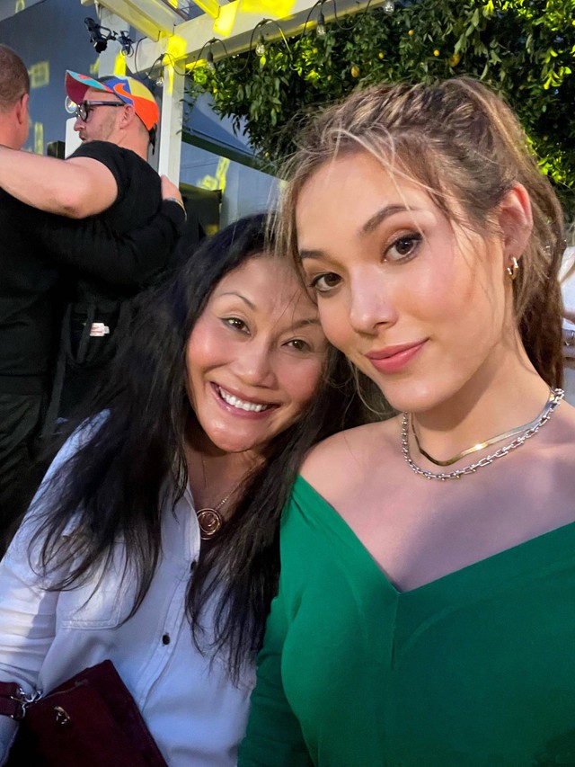 Chuyện mẹ đơn thân nuôi con thành "nữ hoàng tuyết" nổi tiếng toàn cầu: Eileen Gu đã lớn lên như thế- Ảnh 2.