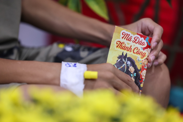 Những "màu đỏ không Tết" do Sốt xuất huyết Dengue và cuộc chiến giành lại mùa xuân - Ảnh 1.