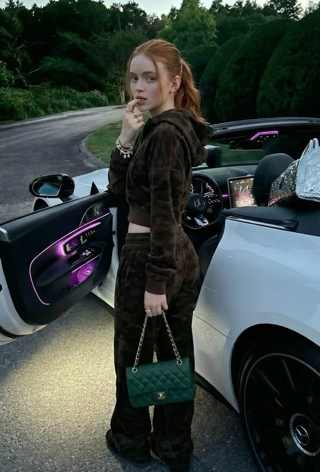 Cô gái dậy thì thành công nhất Hollywood: Trời sinh tóc đỏ mắt xanh, visual quá đỉnh cả thế giới không ai làm lại- Ảnh 13. Cô gái dậy thì thành công nhất Hollywood: Trời sinh tóc đỏ mắt xanh, visual quá đỉnh cả thế giới không ai làm lại- Ảnh 13.