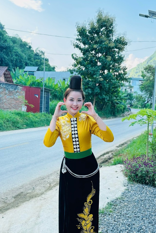 Tiết lộ cách đội mũ bảo hiểm, cô gái xinh đẹp thu về gần 1,5 triệu view- Ảnh 11.