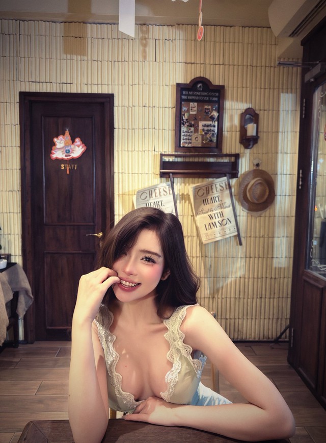 Nằm vùng trang cá nhân của nữ thần Gen Z, game thủ ngẩn ngơ mê đắm nhan sắc, vẻ đẹp vượt cả công nghệ AI- Ảnh 11. Nằm vùng trang cá nhân của nữ thần Gen Z, game thủ ngẩn ngơ mê đắm nhan sắc, vẻ đẹp vượt cả công nghệ AI- Ảnh 11.