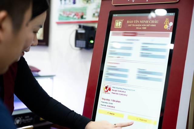 CLIP Chi tiết cách sử dụng chiếc máy cứ chạm vào và vàng ra đang hot ở Hà Nội- Ảnh 7.