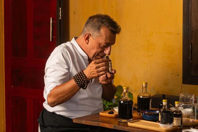 Four Seasons Resort The Nam Hải giới thiệu trải nghiệm văn hóa độc quyền cùng nghệ nhân Hội An - Ảnh 4.