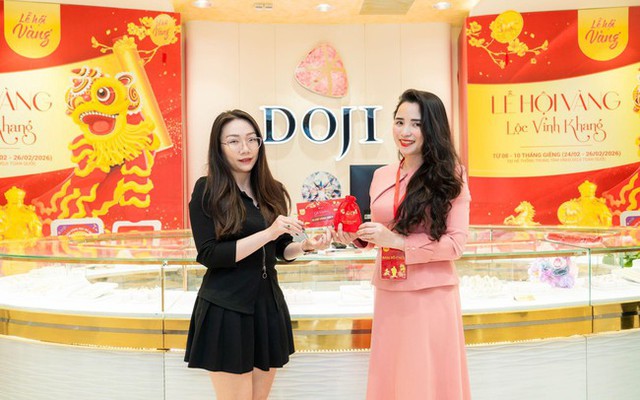 DOJI hút khách mua vàng bạc ngày Thần Tài - Ảnh 1.