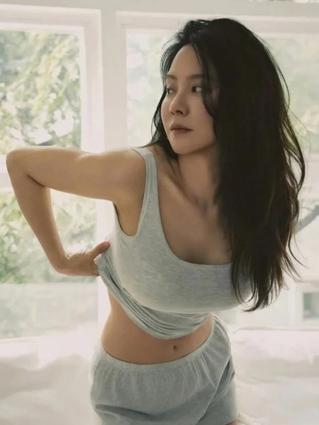 Trời ơi, Song Ji Hyo hãy dừng lại trước khi quá muộn- Ảnh 3. Trời ơi, Song Ji Hyo hãy dừng lại trước khi quá muộn- Ảnh 3.